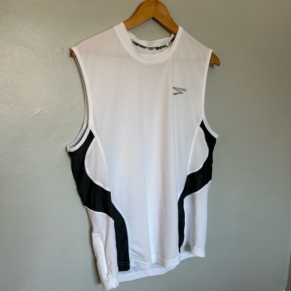 Brooks White Sleeveless Running Tank with Black Accents Medium - Picture 2 of 9
